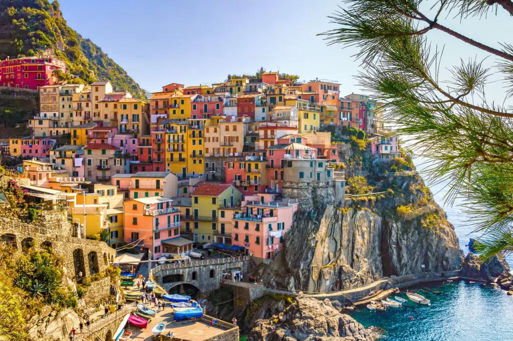 italy, sea, houses-4093227.jpg
